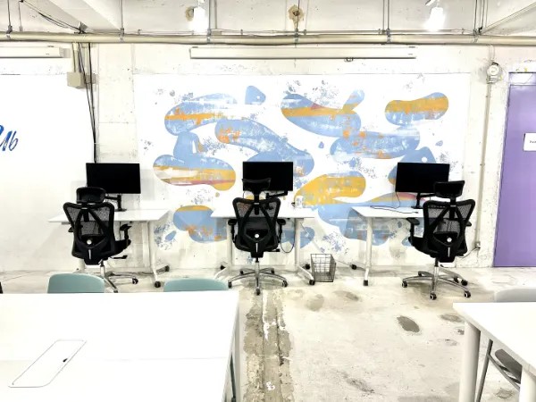 KSA Works（Koza Startup Arcade）の席・部屋1