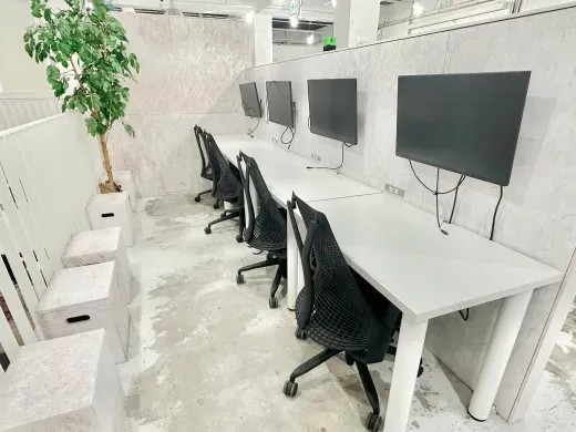 KSA Works（Koza Startup Arcade）の席・部屋2